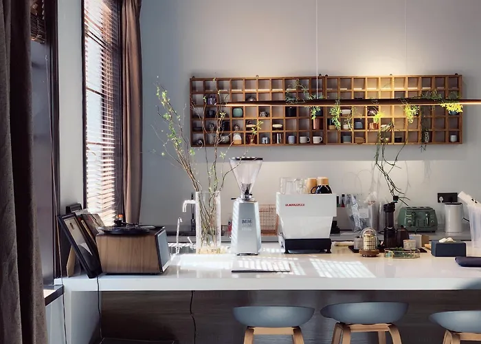 Shanghai Downtown Hills Boutique Guesthouse - Near Metro Line 7, Exit 3, Changping Road